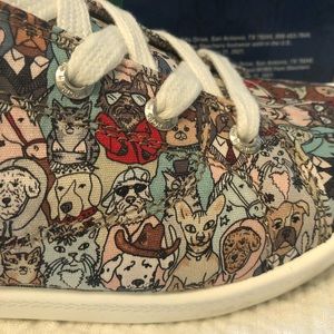 Sketchers Bob’s cute canvas animal print shoe. 8M